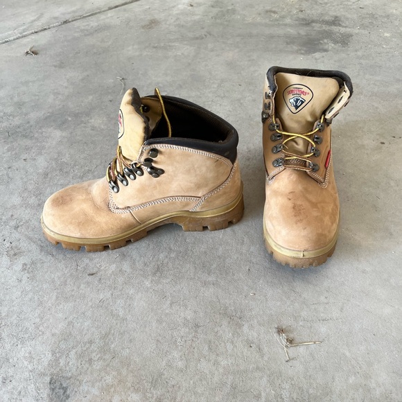Herman Survivors waterproof steel toe lace up boots. Size 7. Gently used. - Picture 3 of 4
